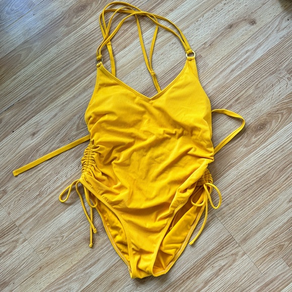 Cute Yellow One Piece - size L - Picture 2 of 12